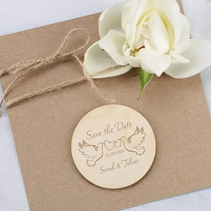 5er Set Save the Date Magnete aus Holz mit Taubenmotiv