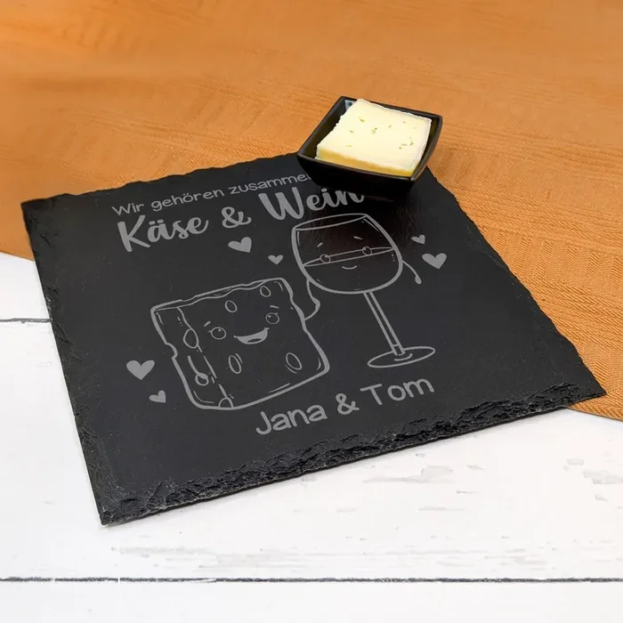 Personalisierte Servierplatte aus Schiefer mit Namen | Käse und Wein | 20×20 cm