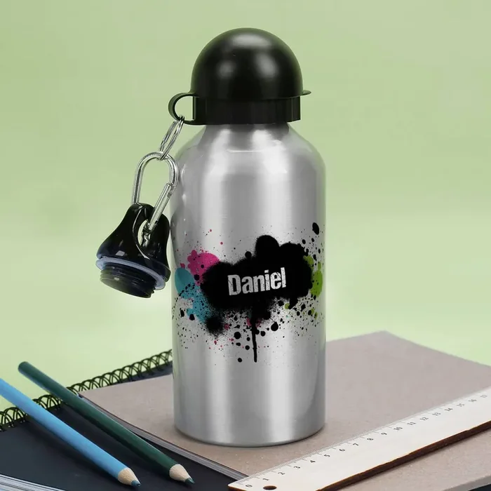 Trinkflasche mit Farbspritzern und Ihrem Wunschnamen bedruckt